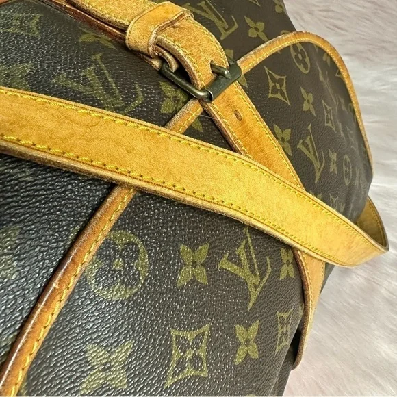 Louis Vuitton Saumur 35 Monogram Crossbody Messenger Bag - Picture 14 of 16